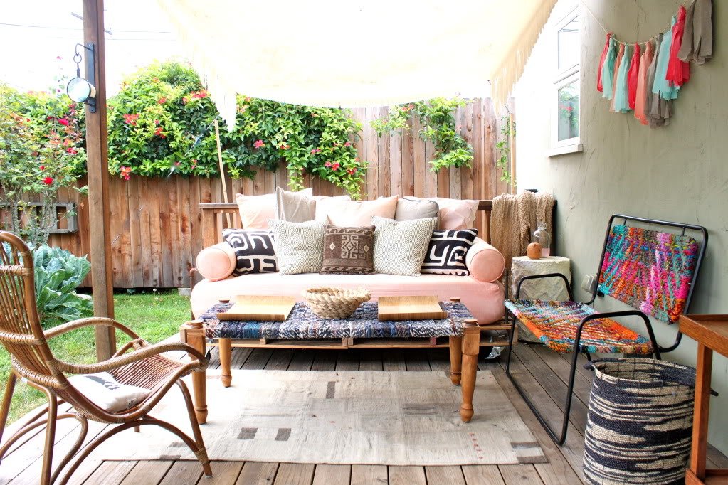 Deck Decorating Ideas with daybed