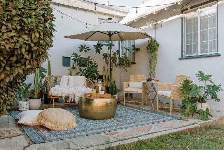 Beautiful 26 Cozy Small Deck Decorating Ideas For Your Home