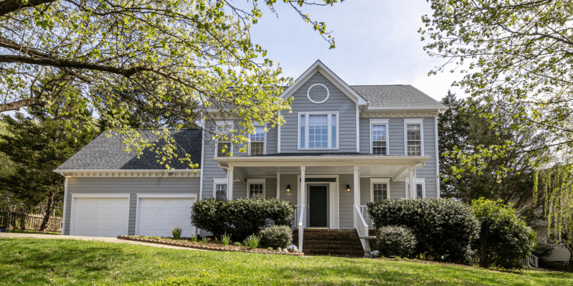 A bungalow with a yard