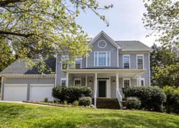 A bungalow with a yard