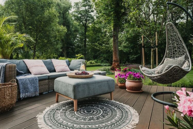 Beautiful 26 Cozy Small Deck Decorating Ideas For Your Home