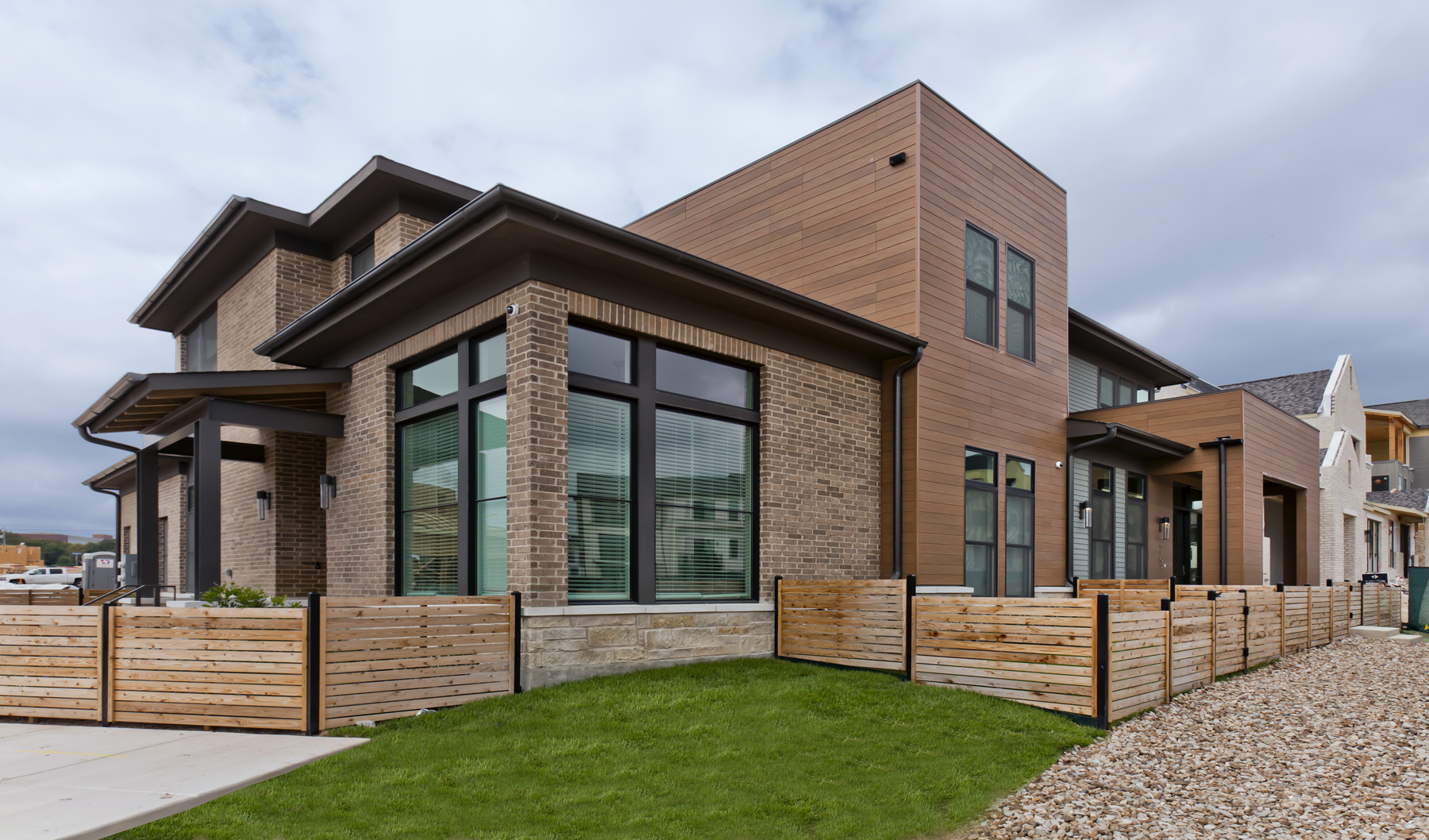 22 Inspiring Exterior House Colors With Black Windows