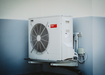 Wall mounted air conditioner