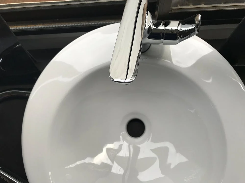 White Ceramic Sink With Stainless Steel